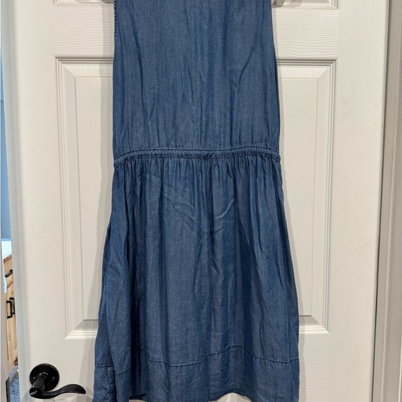 G.H. Bass & Co. Blue Denim Dress.
I’m 5” & it comes to right about my knees. - Picture 2 of 2